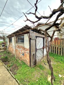 Продава къща с голям двор в село Плачидол​