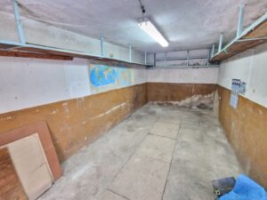 Продава тухлен самостоятелен гараж в район Търговски парк на гр. Добрич​
