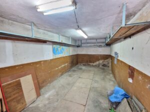 Продава тухлен самостоятелен гараж в район Търговски парк на гр. Добрич​