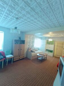 Продава масивна къща в центъра на село Кардам