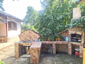 Имоти Денева продава къща в село намиращо се на 5 км.от гр. Добрич​