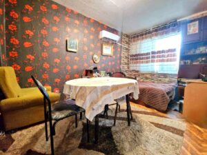 Тухлен, тристаен апаргамент до у-ще Славейков в гр. Добрич