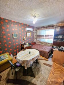 Тухлен, тристаен апаргамент до у-ще Славейков в гр. Добрич