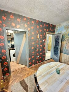 Тухлен, тристаен апаргамент до у-ще Славейков в гр. Добрич