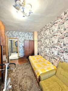 Тухлен, тристаен апаргамент до у-ще Славейков в гр. Добрич