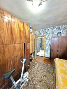 Тухлен, тристаен апаргамент до у-ще Славейков в гр. Добрич