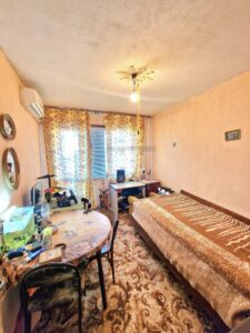 Тухлен, тристаен апаргамент до у-ще Славейков в гр. Добрич