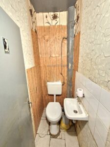 Тухлен, тристаен апаргамент до у-ще Славейков в гр. Добрич