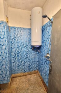 Тухлен, тристаен апаргамент до у-ще Славейков в гр. Добрич