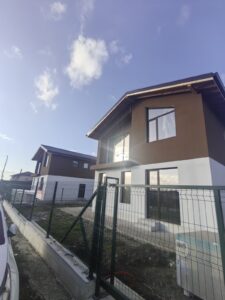 Продава 2 броя двуетажни соларни къщи в село Плачидол