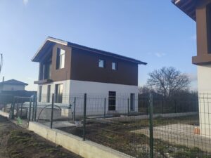 Продава 2 броя двуетажни соларни къщи в село Плачидол