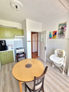 Недвижими имоти Денева продава тухлен, многостаен апартамент с гараж в кв. Добротица на гр. Добрич