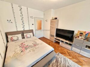 Недвижими имоти Денева продава тухлен, многостаен апартамент с гараж в кв. Добротица на гр. Добрич